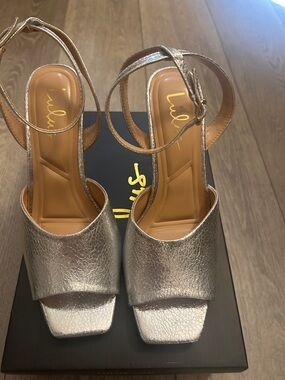 Lulu's Silver Metallic Open-Toe Block Heel Sandals